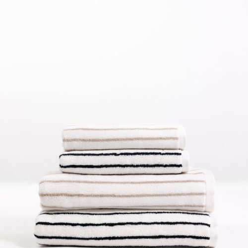 7 Seashellwithblackstripe Luxestripedbathtowels