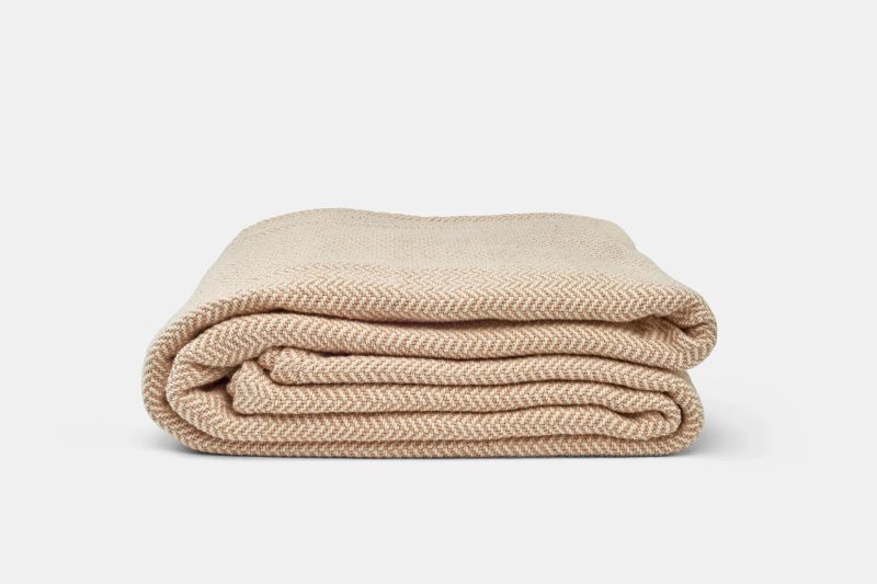 Blanket Herringbone Beige LowAngle