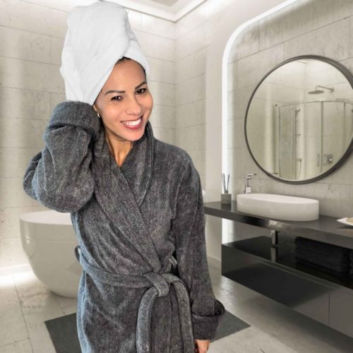 Woman Robe lifestyle web 60a04ea5 f646 4ccc b10c 5a74e1e91df2